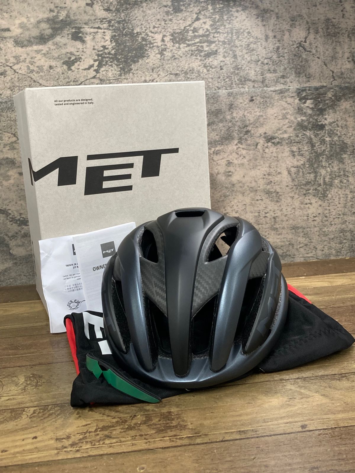IZ442 メット MET トレンタ TRENTA 3K CARBON Mips ヘルメット 黒 M 56-58cm 2025|08製造 あご紐汚れ