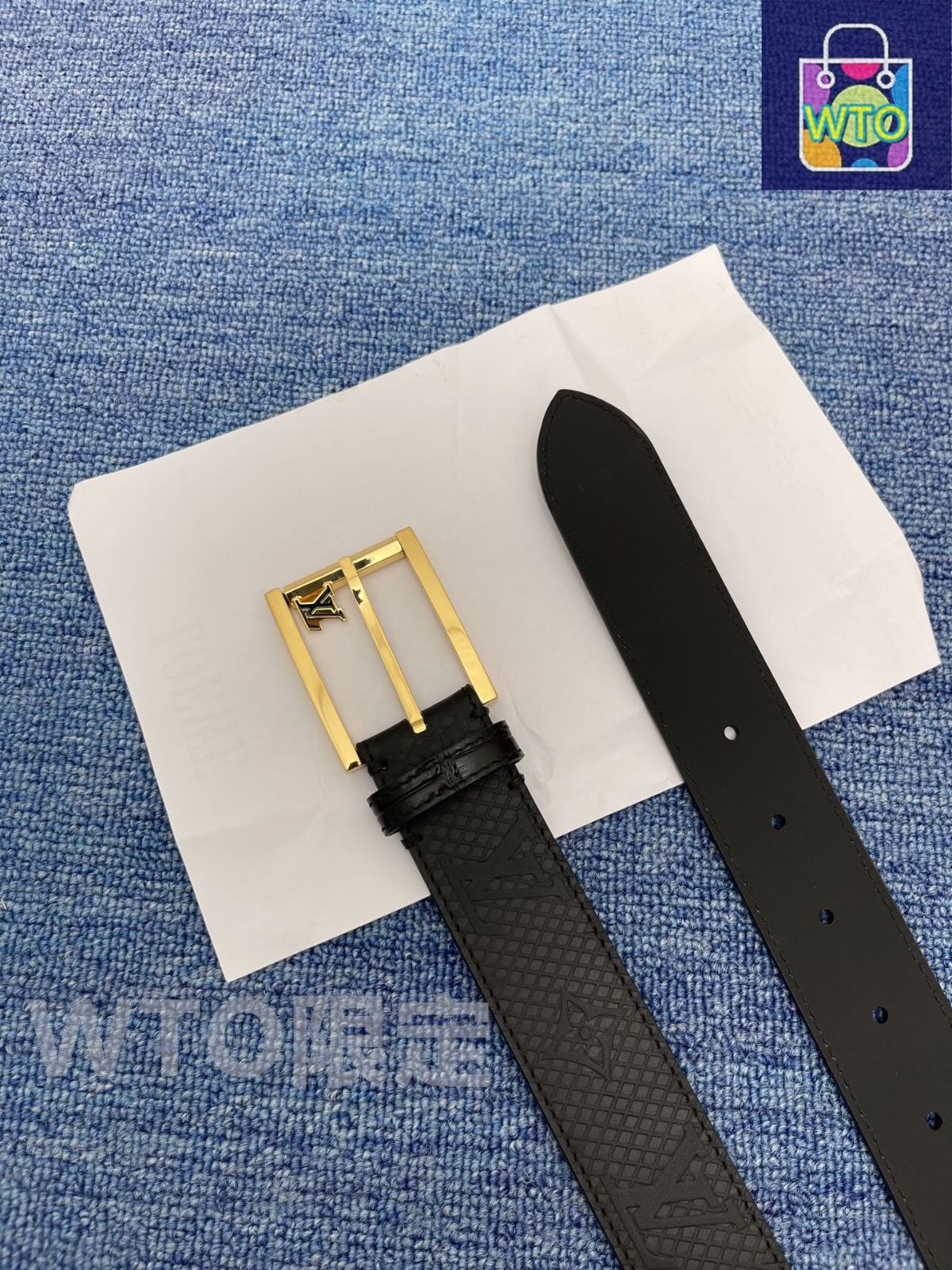 ルイ・ヴィトン黒いレザーエンボスロゴベルト　週末限定値下げ ルイ・ヴィトン黒いレザーエンボスロゴベルト 週末限定値下げ