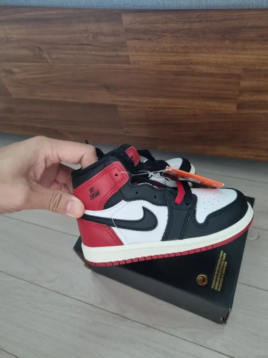 ♥ NIKE ジョーダン1 レトロ ハイ 赤ちゃん靴 140