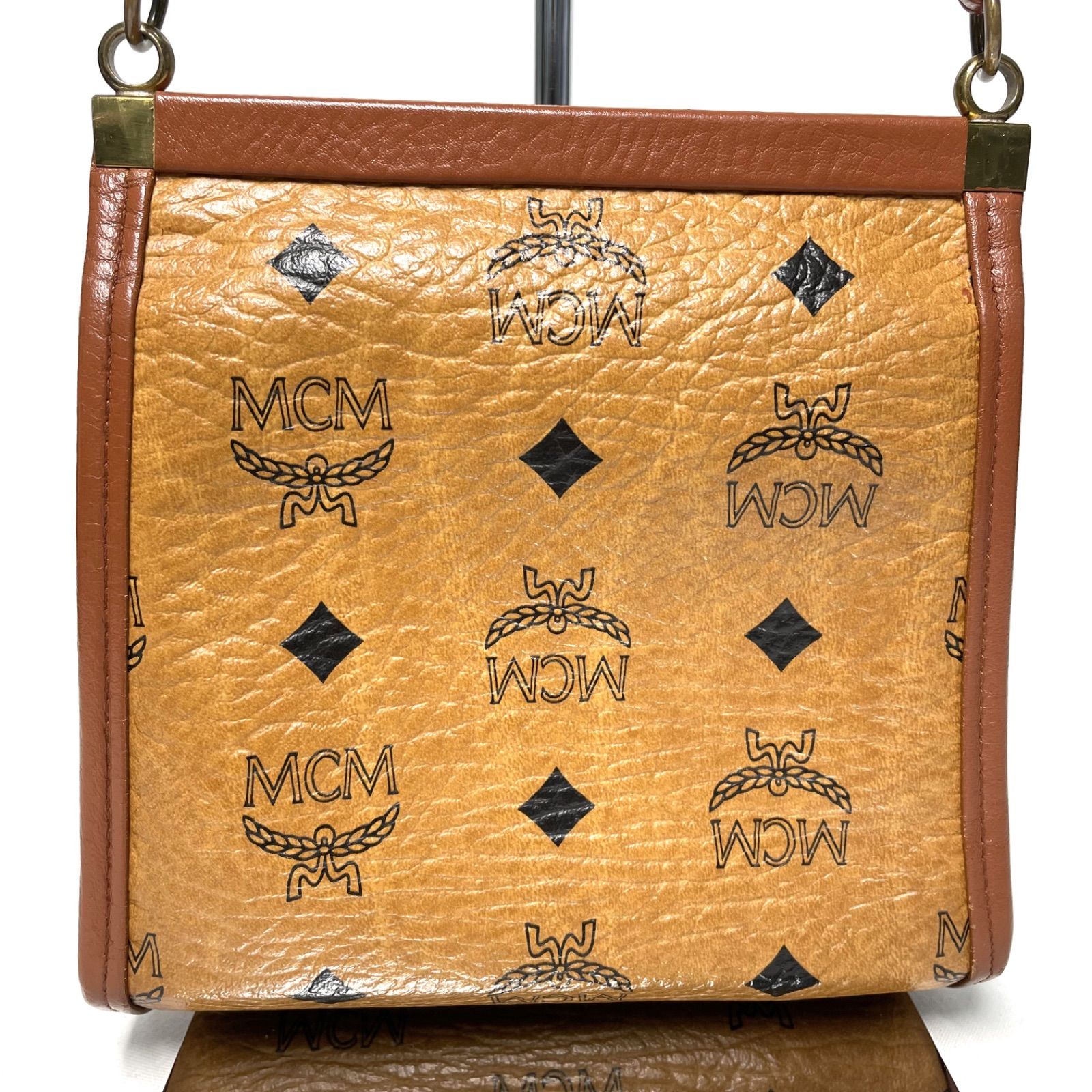 MCM レザー ショルダーバッグ ヴィセトス フラップ ブラウン - メルカリ
