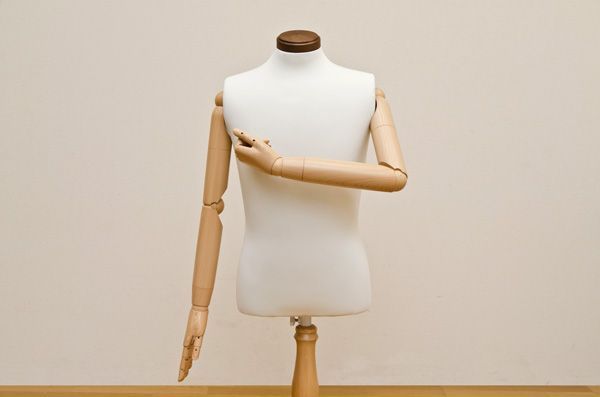 指腕関節自由自在 天然木 アーム付きトルソー 男性用 展示 撮影用 MARWIL-DEMENAGEMENTS_CH
