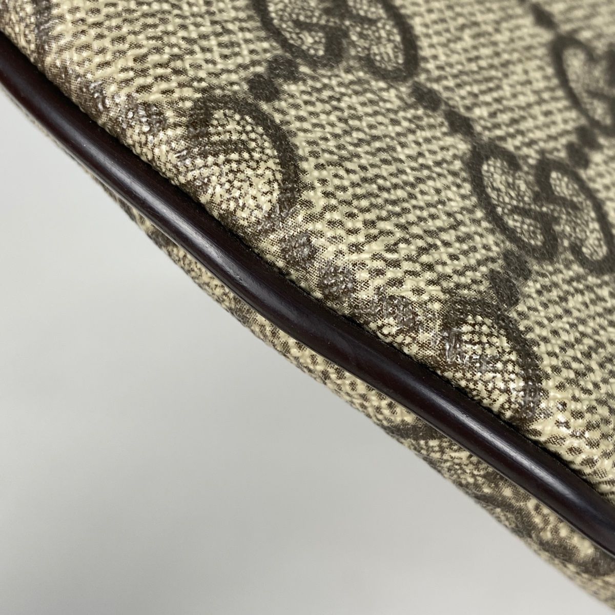 GGスプリーム ボディバッグ