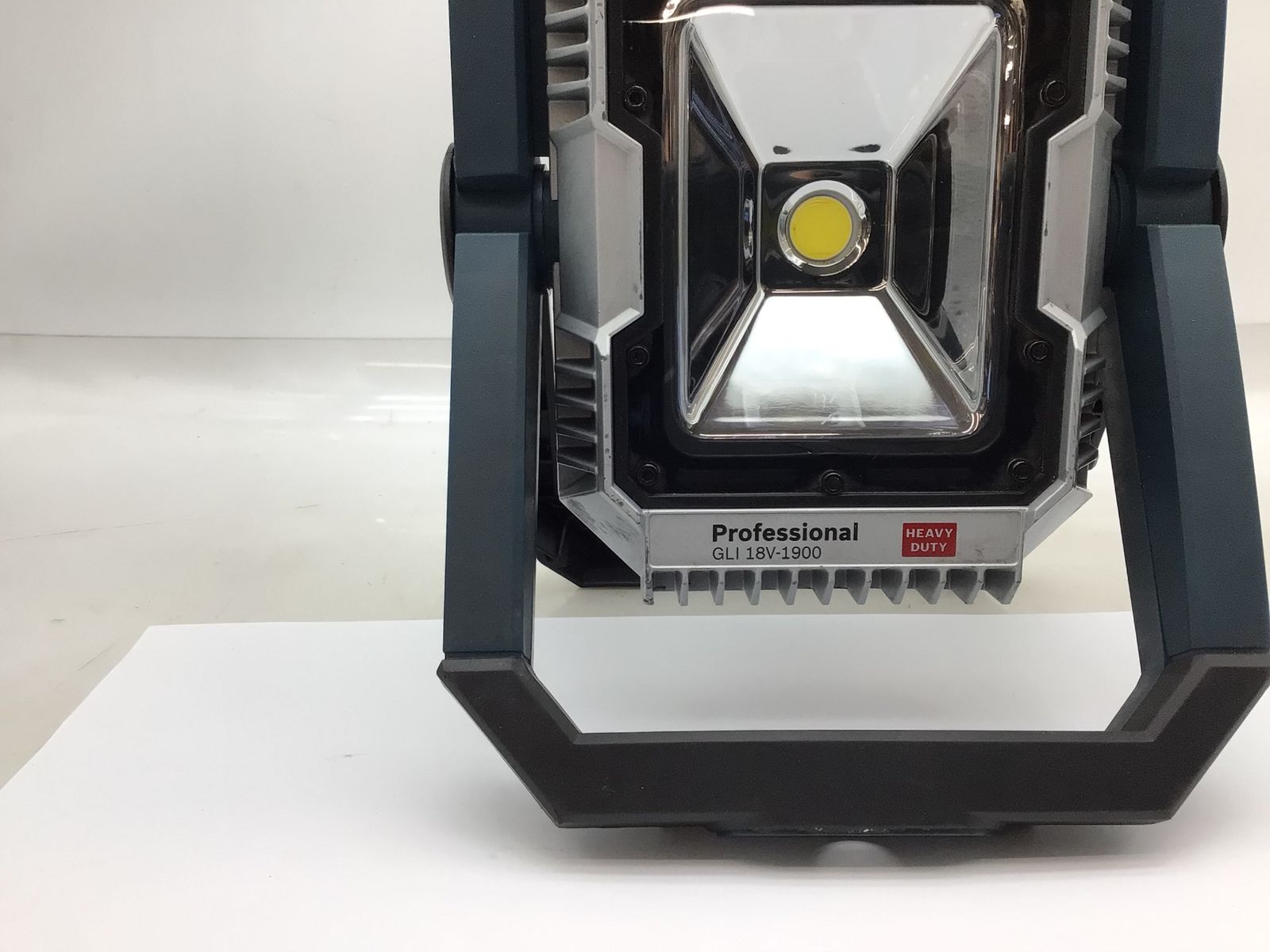 BOSCH ボッシュ LEDライト コードレス投光器 GLI 18V-1900 BOSCH ボッシュ LEDライト コードレス投光器 GLI 18V-1900