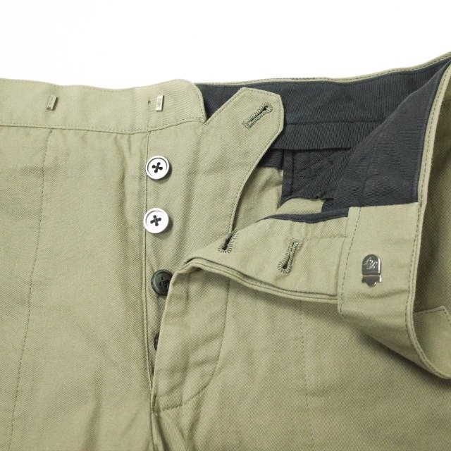 THOM BROWNE トムブラウン 日本製 シンチバックコットンツイルチノショーツ WASHED BACK STRAP SHORT IN KHAKI  COTTON TWILL MTC516AW9668 0 ベージュ ショートパンツ トリコロール g14343 - メルカリ