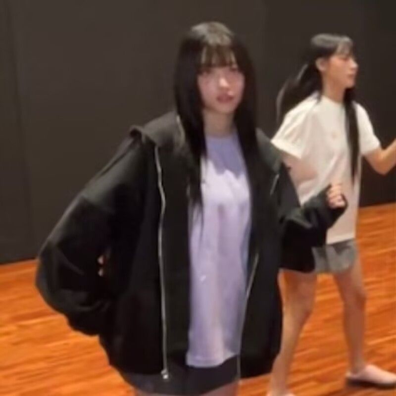NewJeans ダンス衣装 Bunnies Club 保温 厚手 ロンT ファスナー