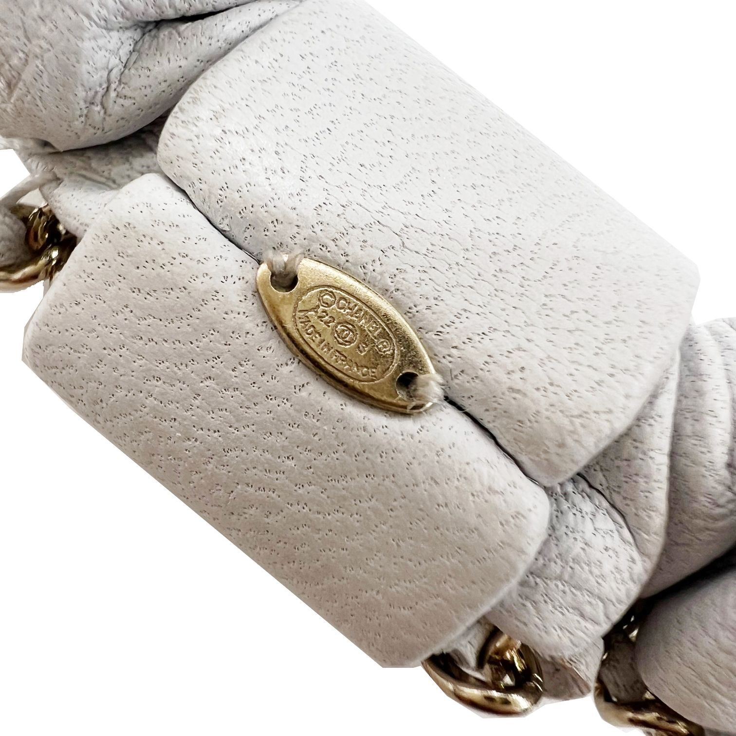 CHANEL レザーシュシュ ホワイト