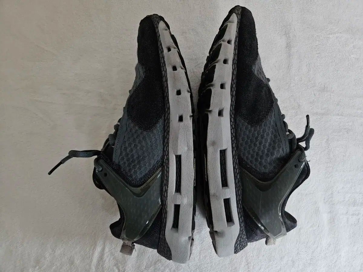 UNDER ARMOUR(アンダーアーマー) UA ホバーサミット スニーカー 285
