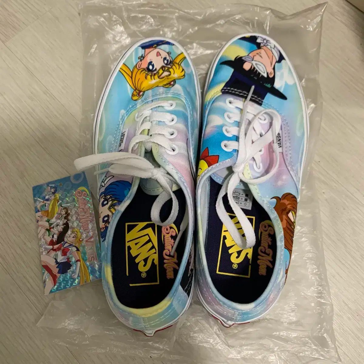 VANS(バンズ) セーラームーン オーセンティック スニーカーズ