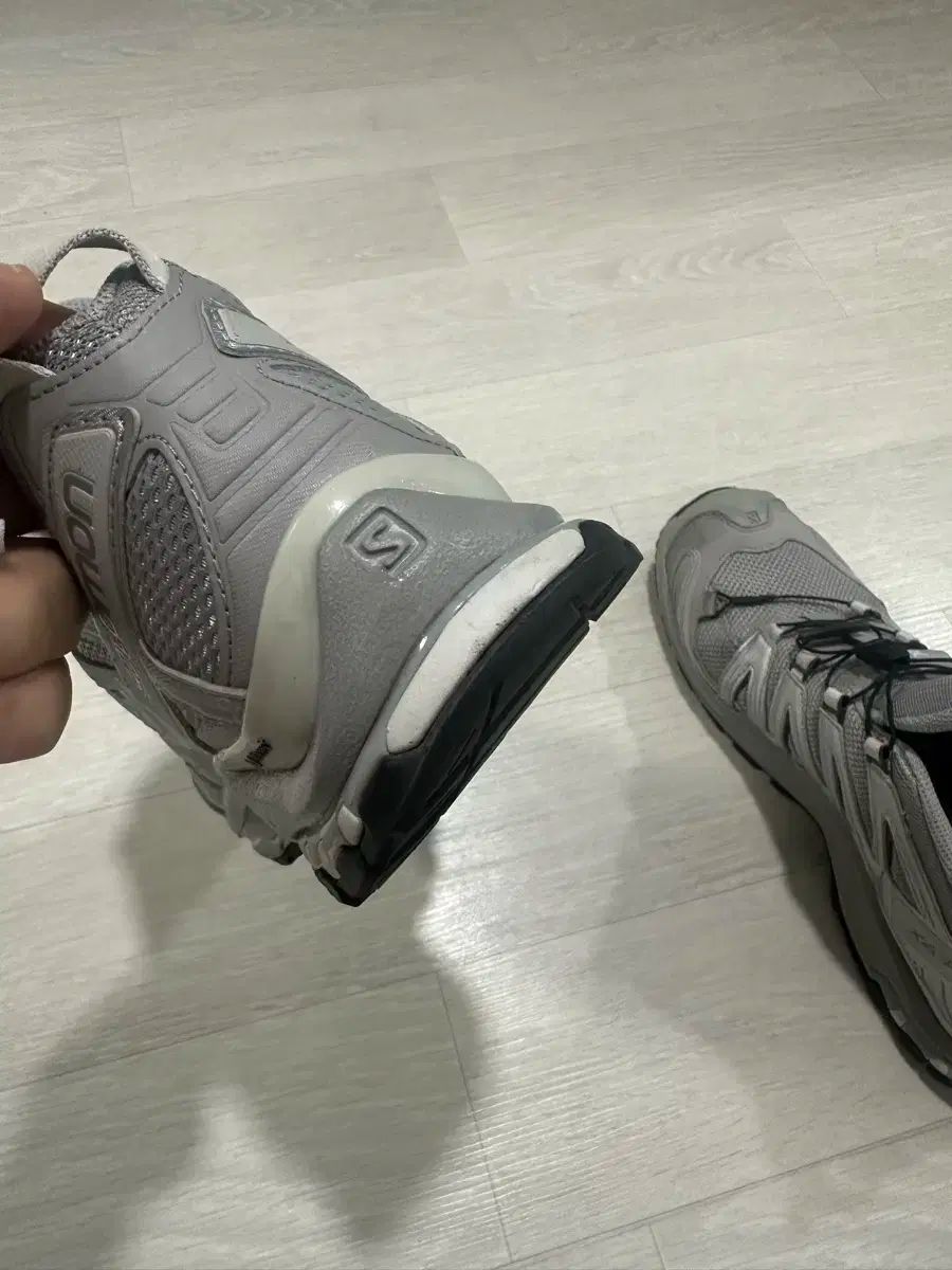 SALOMON サロモン