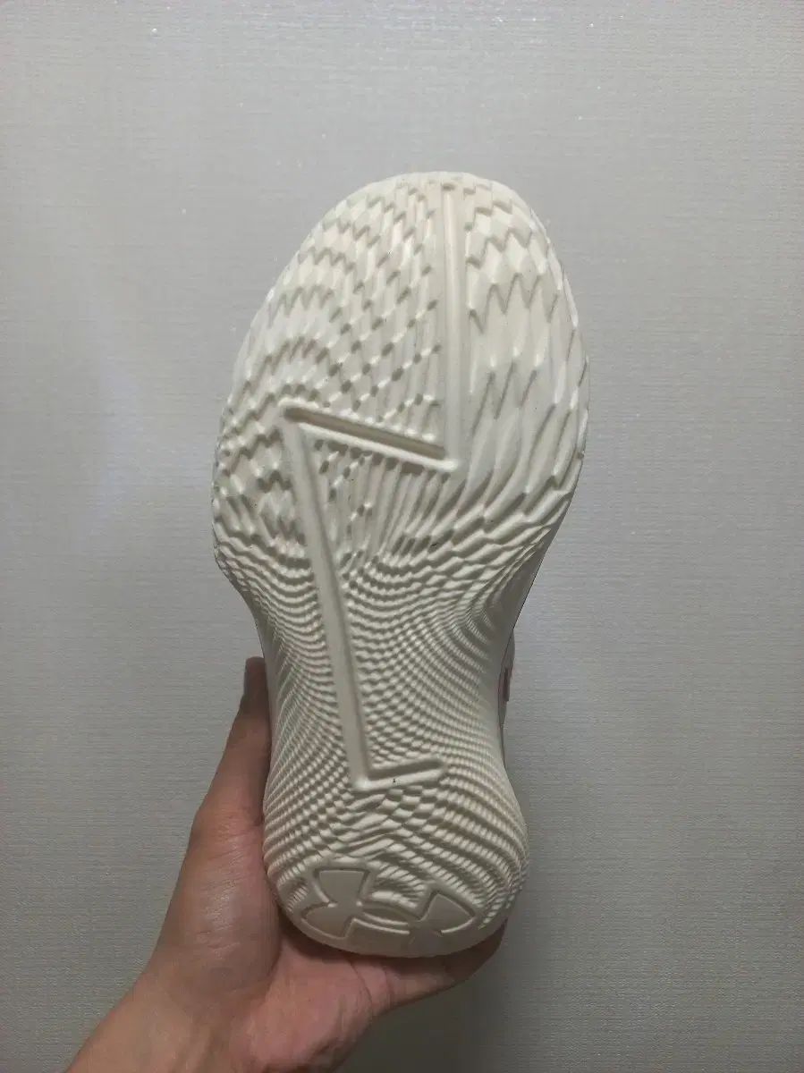 この夏最後のチャンス！ 260 UNDER ARMOUR アンダーアーマー カリー パックス 1 バスケットシューズ 農民化 バドミントン