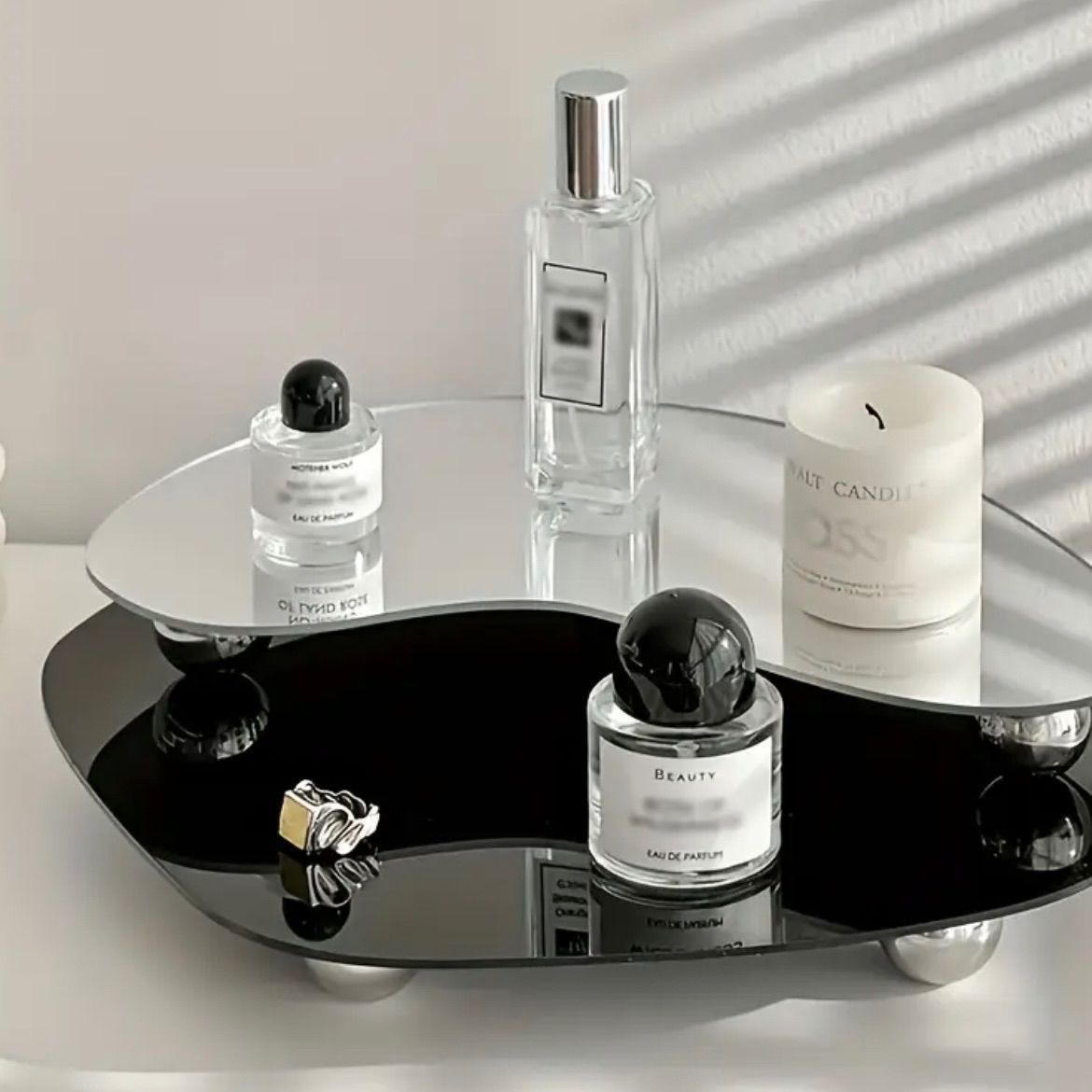 置物 アクリルトレイ オーバル型 モダン 北欧 ファームハウス風 香水 化粧品 ジュエリー 収納 バニティトレイ おしゃれ デスクトップ 小物入れ 雑貨 小物整理用トレイ リビングルーム オフィス シンプル 装飾 ブラック インテリア