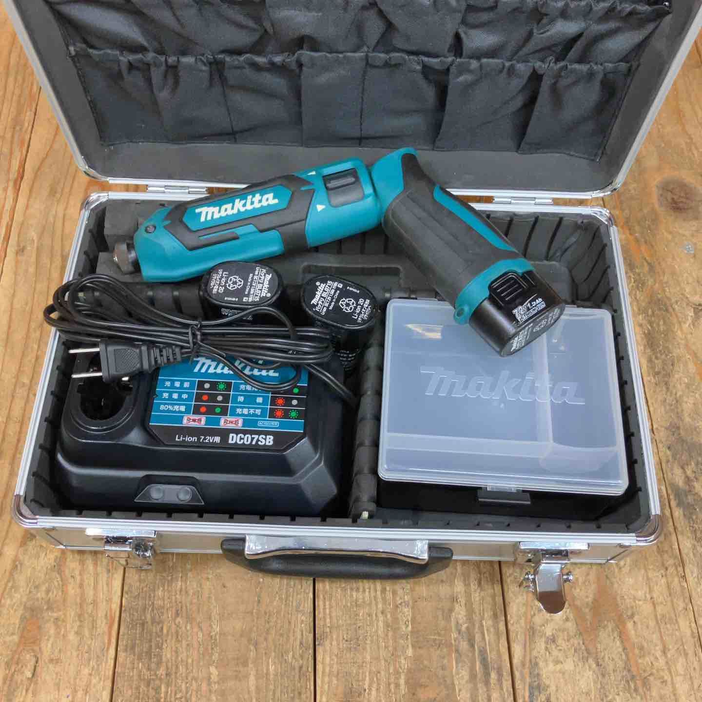 マキタ makita コードレスペンインパクトドライバー TD022DSHX ケース 7.2V1.5Ahバッテリー*3 充電器 所沢店