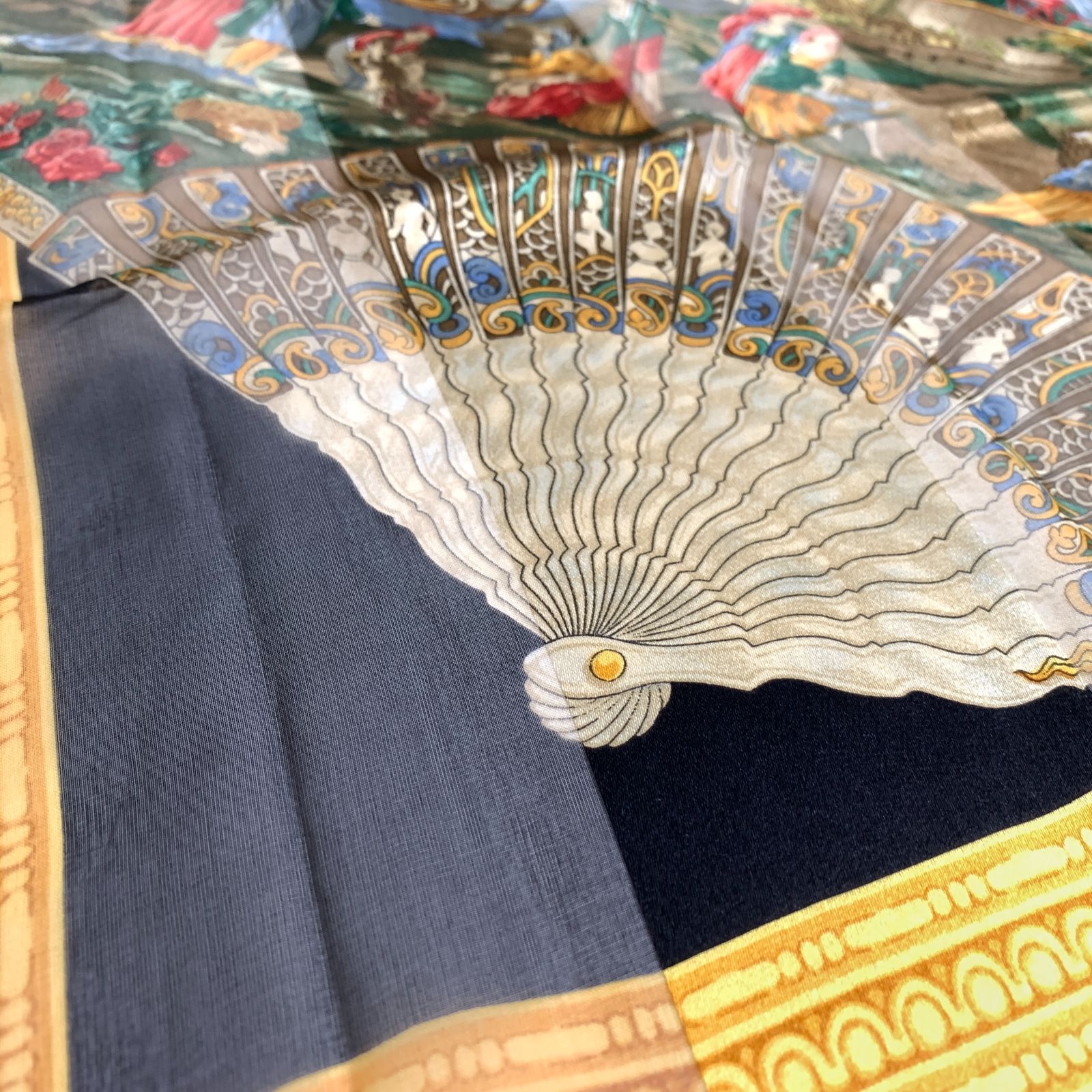 バーバリーシルクスカーフ Burberrys イタリア製 シルク スカーフ 男女