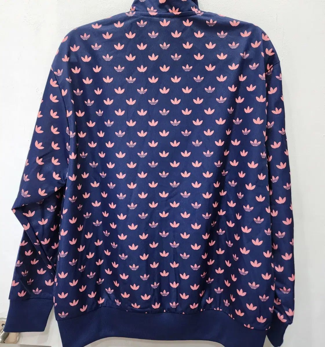 adidas アディダス