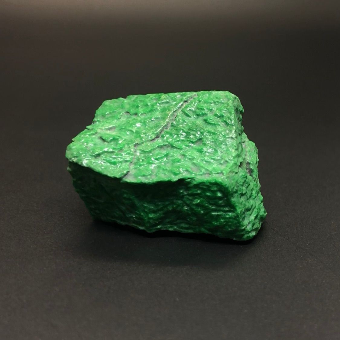 本翡翠 ミャンマー産 乾青（干青）翡翠 原石・置物 グリーン 40.75g
