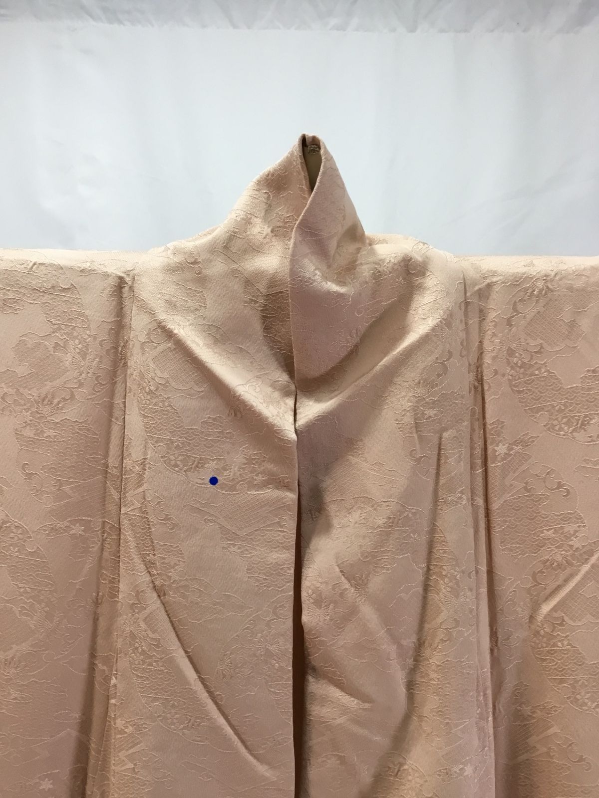 色無地/正絹/美品/ベージュ/一ッ紋/下り藤/仕立上がり/適応身長148～155㎝/7142 色無地/正絹/美品/ベージュ/一ッ紋/下り藤/仕立上がり/適応身長148