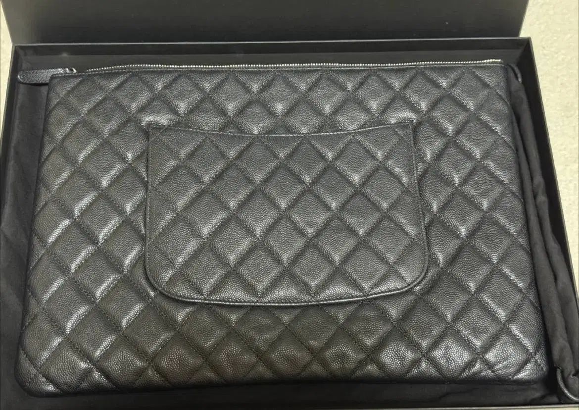 関税・送料込【CHANEL】キャビアクラッチラージ Chanel(シャネル) キャビア クラッチ 金具 ブラック ラージ 正規