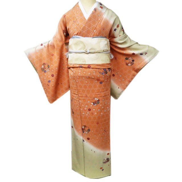 訪問着 着物 未使用 正絹 袷 花と蝶の図 籠目模様 暈し 縮緬地 東雲色