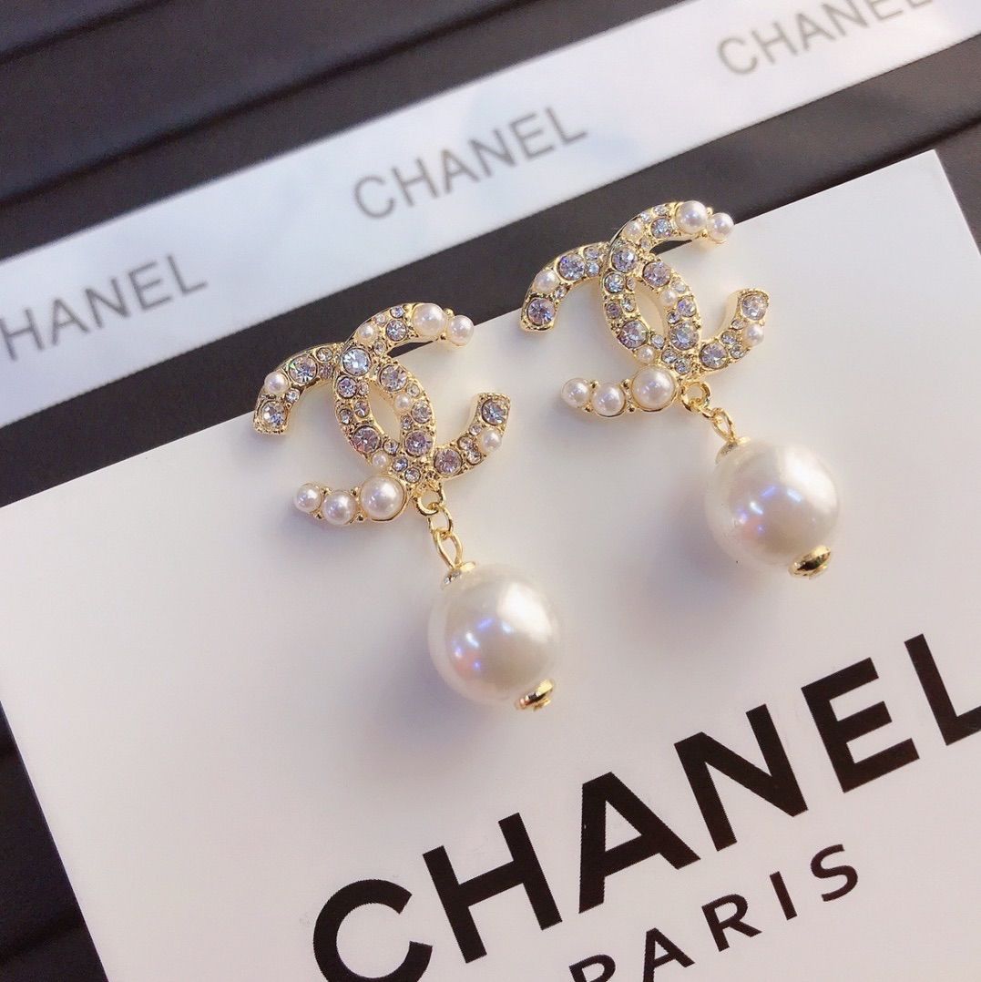 ヴィンテージ☆シャネルキラキラ(ღ✪ｖ✪)パールピアス♡ シャネルパールピアス - メルカリ