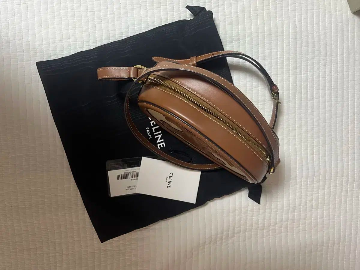 Celine セリーヌ オーバルパルス ナチュラル カーフレザー