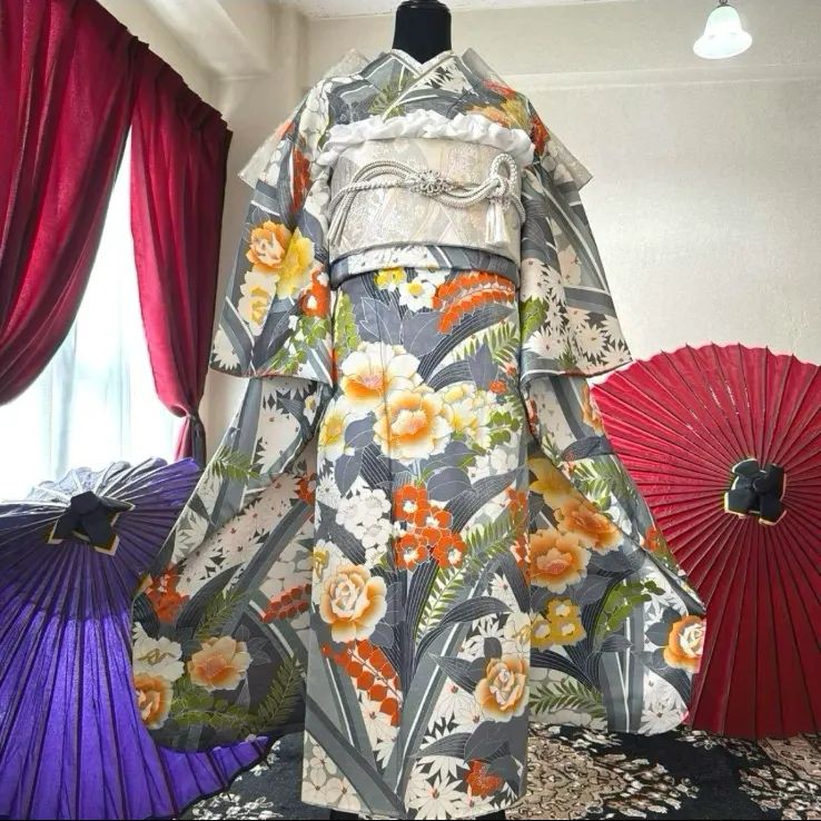 超激安 豪華振袖フルセット(7点)・古典柄・銀駒刺繍・薔薇・牡丹・花菱 着物・浴衣