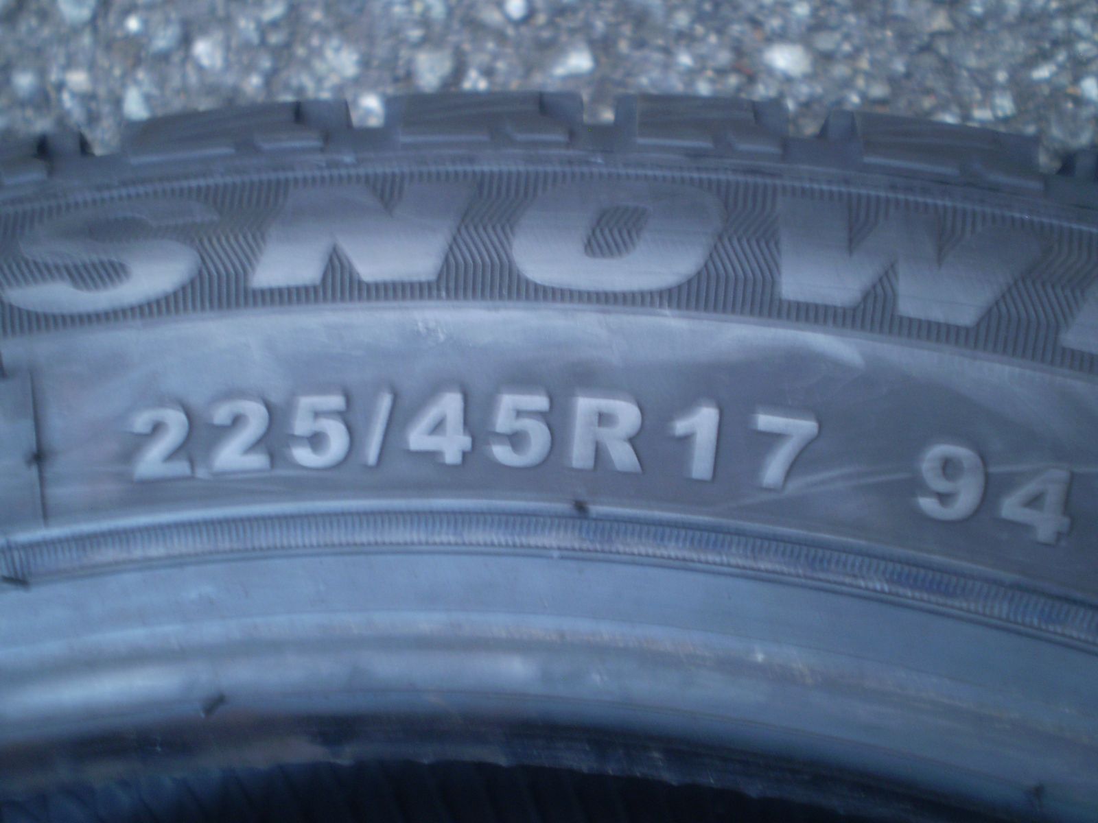 スタッドレスタイヤ 225 45R17 SNU WIDE 4本セット