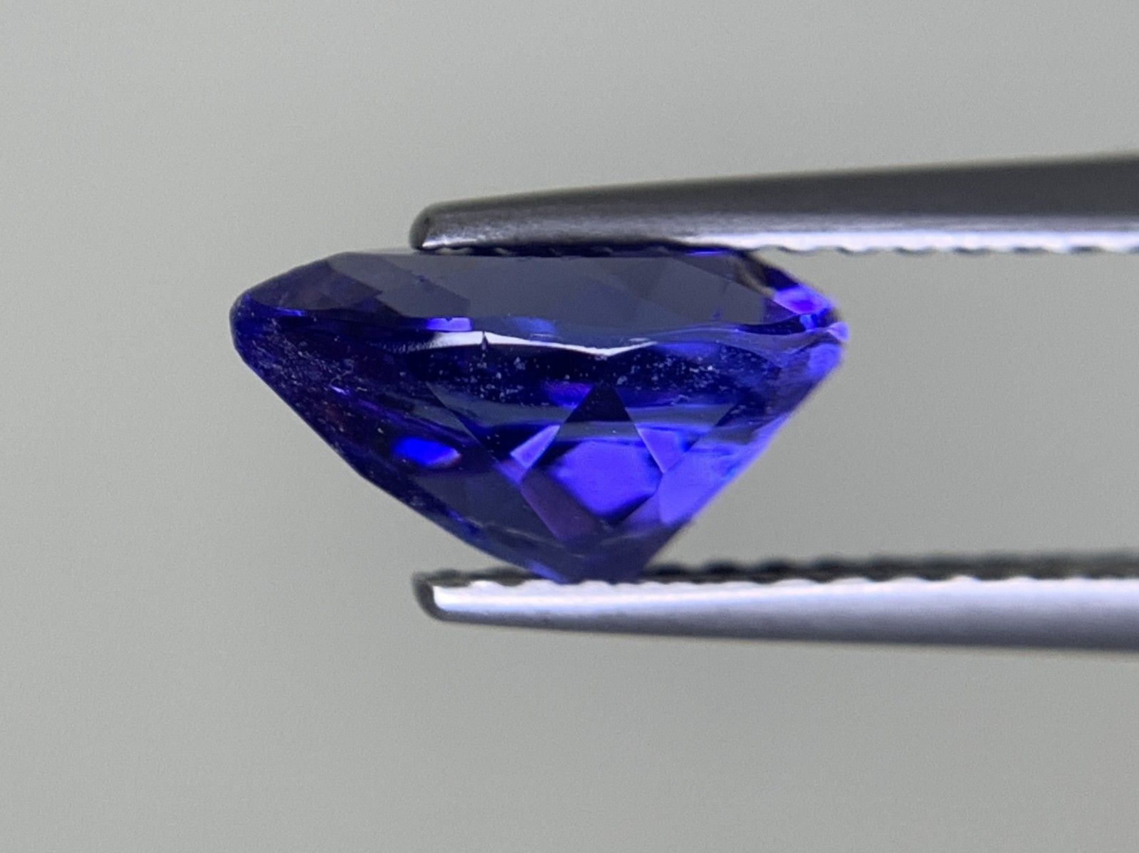 タンザナイト 1.909ct 宝石ソーティング付き 9.1㎜×6.7㎜×5.0㎜ ルース