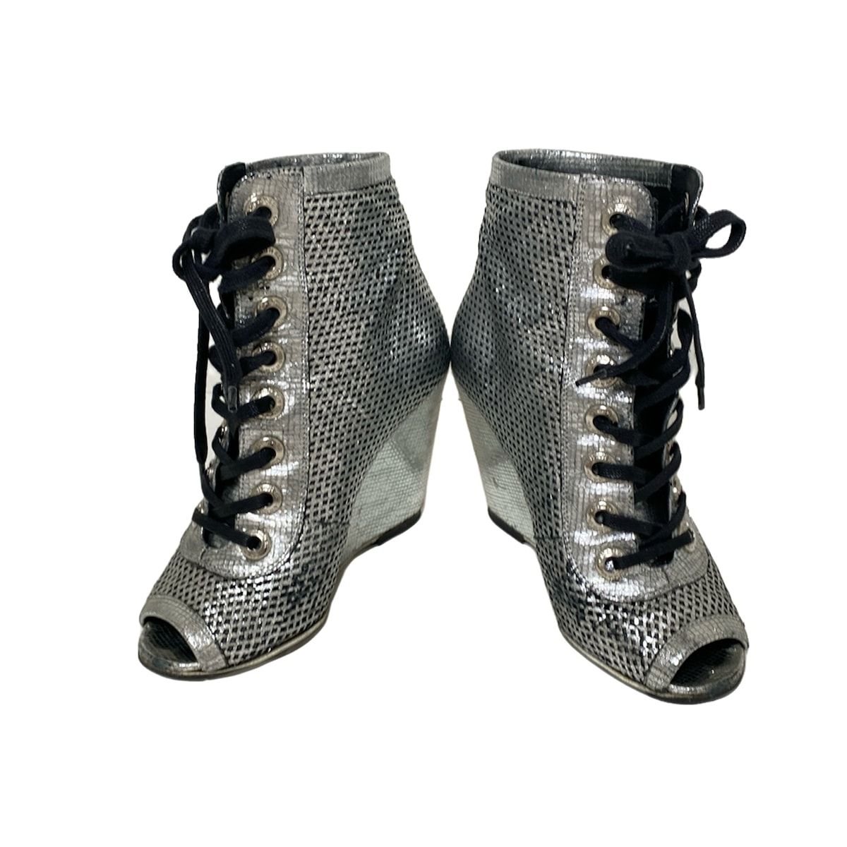 CHANEL シャネル ショートブーツ 34C レディース - G26031 シルバー×黒 オープントゥ|ウェッジソール レザー