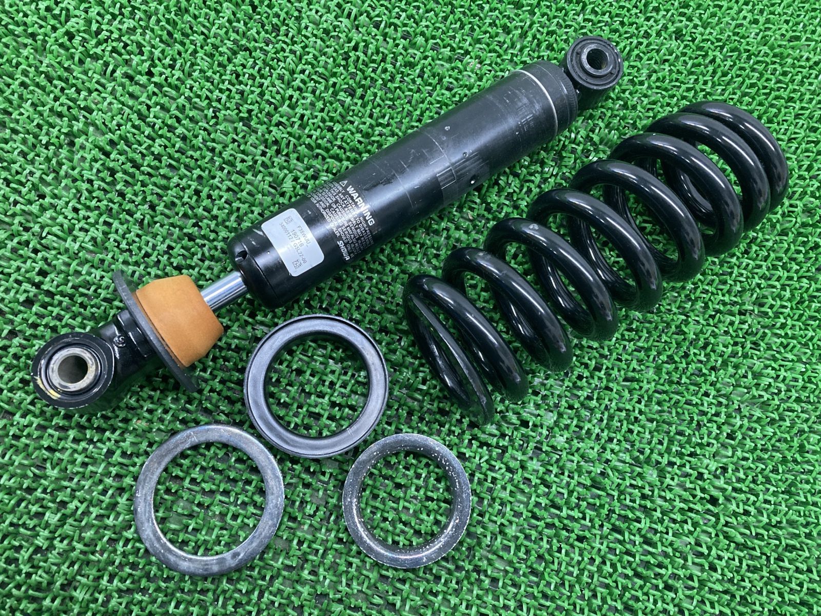 ハーレー　リアサスペンション FXBRS1870 リアサスペンション 54000112 ハーレー 純正 中古
