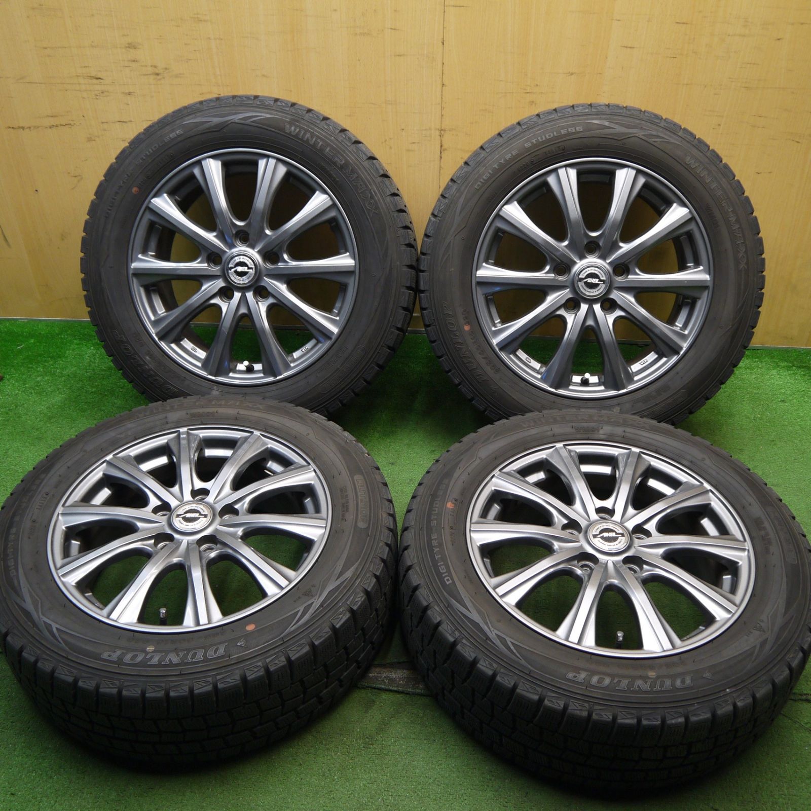 バリ溝！キレイ！8.5分☆スタッドレス 205/60R16 ダンロップ 