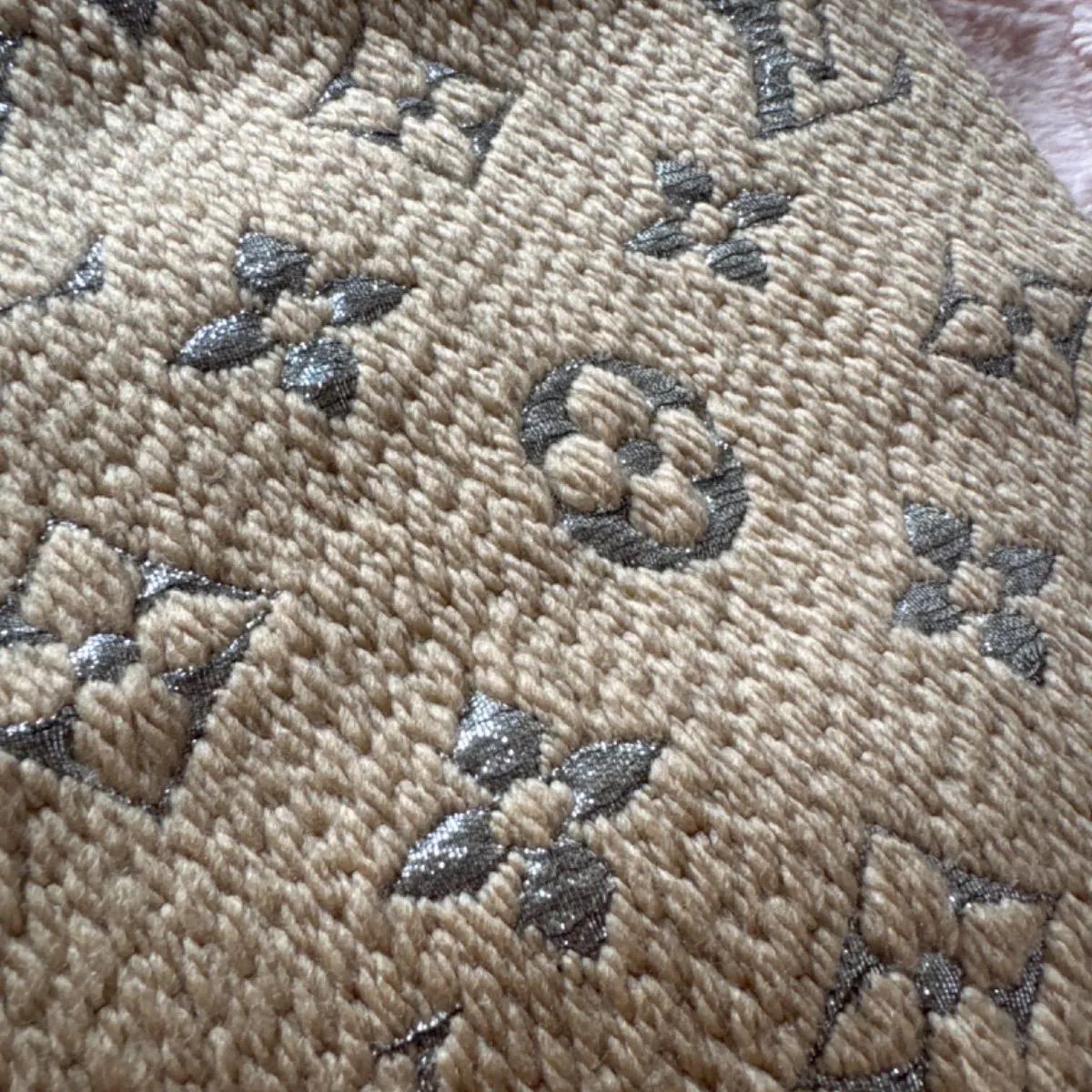 ルイヴィトン エシャルプ ロゴマニア マフラー シャイン ベージュ