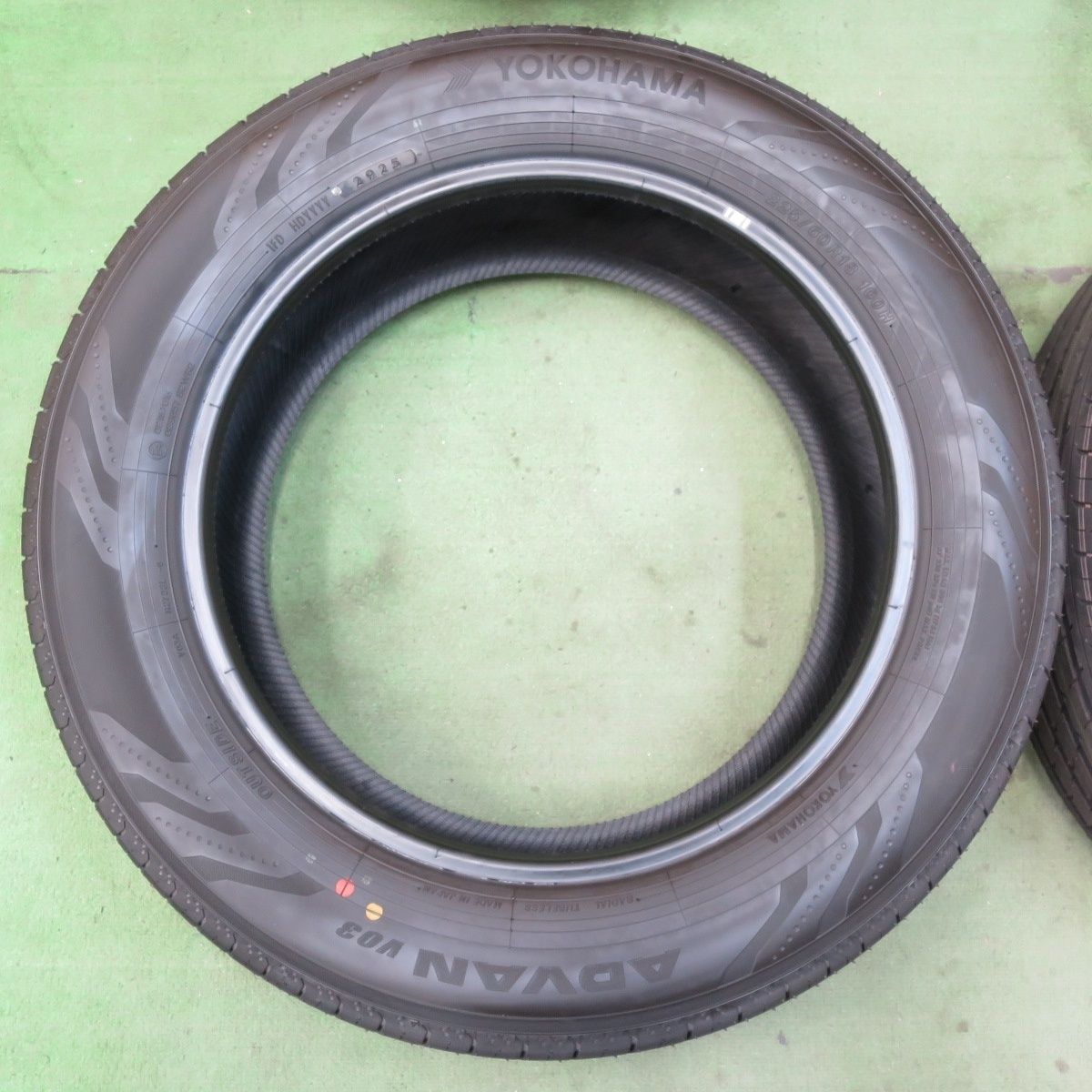 新車外し 25年 225 60R18 ヨコハマ アドバン V03 V03A タイヤ 18インチ 40系 アルファード ヴェルファイア レクサス NX 等 5091110イノタ FFCRYSTALESIA_COM