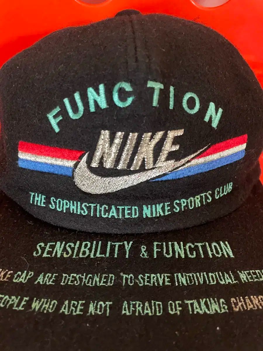 NIKE