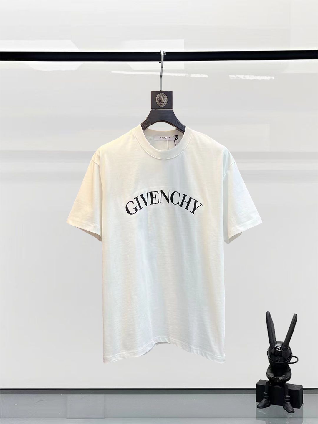 緊急セール【GIVENCHY】4Gロゴ刺繍Tシャツ★送料関税込 GIVENCHY】4G 刺繍 スリムTシャツ (GIVENCHY/Tシャツ