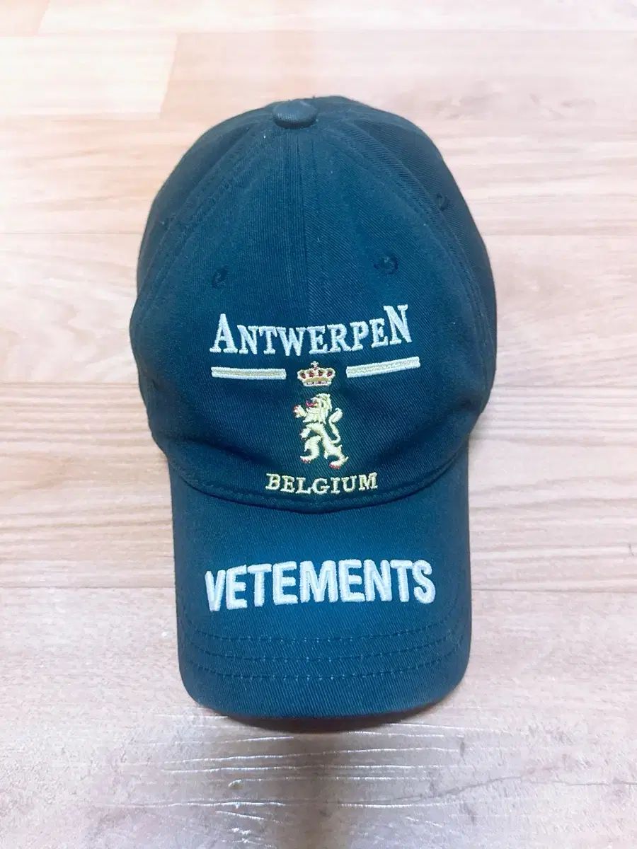 VETEMENTS ヴェトモン アントワープ ボールキャップ