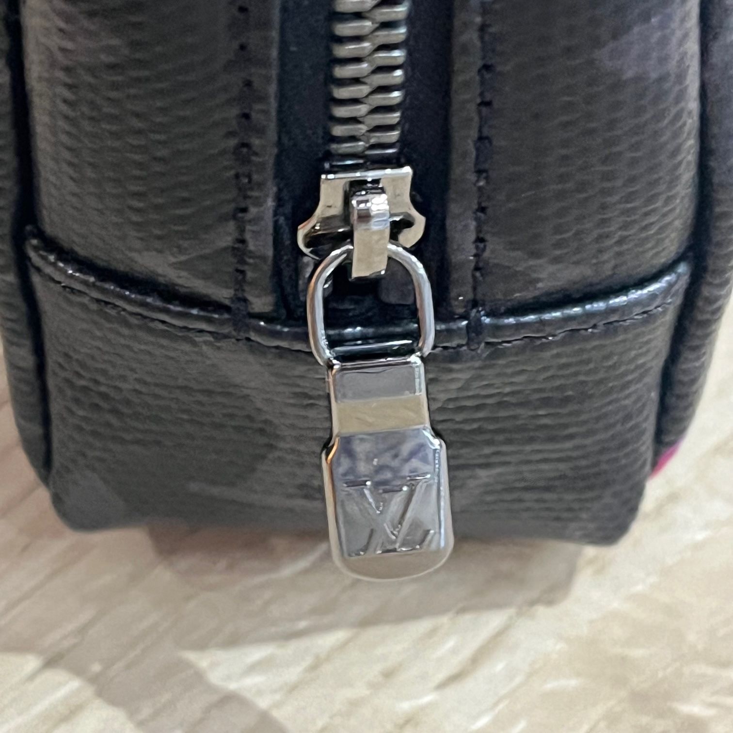 LOUIS VUITTON シャイニー モノグラム エクリプス レインボー ビジューサック スクエアポーチ ブラック系 MP2467 70850A3  - メルカリ