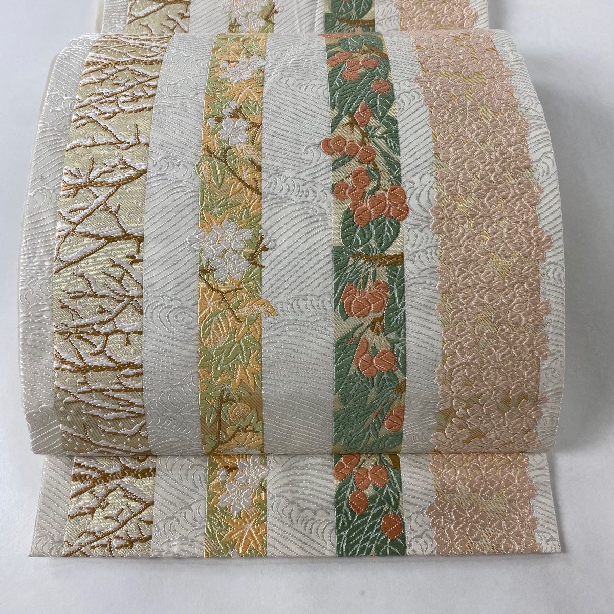 証明書もあります山口美術織物　唐織錦　献上四季桜文　帯
