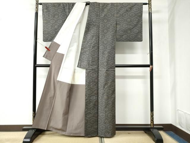 平和屋着物○本場大島紬 7マルキ 亀甲吉祥文 正絹 逸品 CAAU3024yc