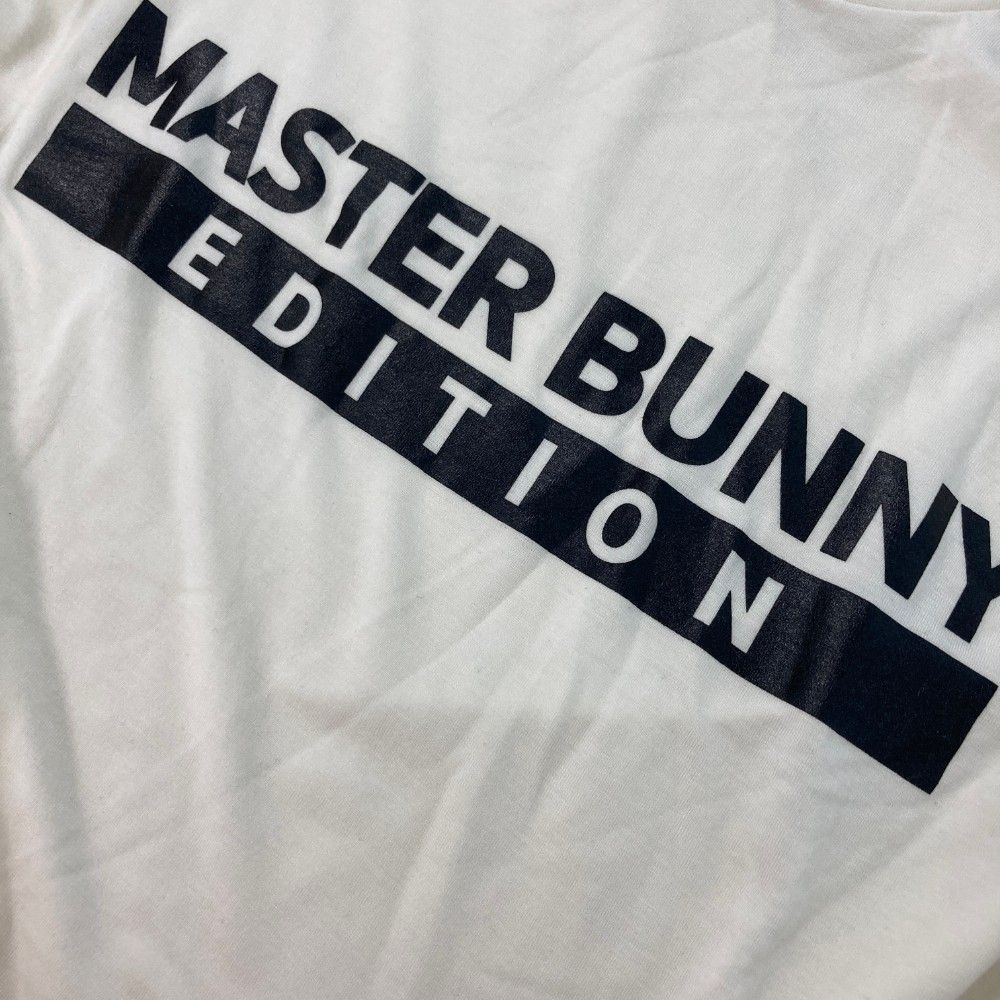 サイズ：4 MASTER BUNNY EDITION マスターバニーエディション  ハイネック 長袖Tシャツ MBEX2010プリント  ブラック系 [240101446948] ゴルフウェア メンズ ストスト サイズ：4 MASTER BUNNY EDITION マスターバニーエディション
