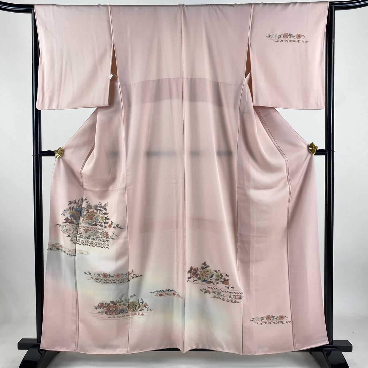 付下げ 身丈160cm 裄丈65.5cm M 袷 草花 金銀糸 刺繍 ピンク 正絹 秀品