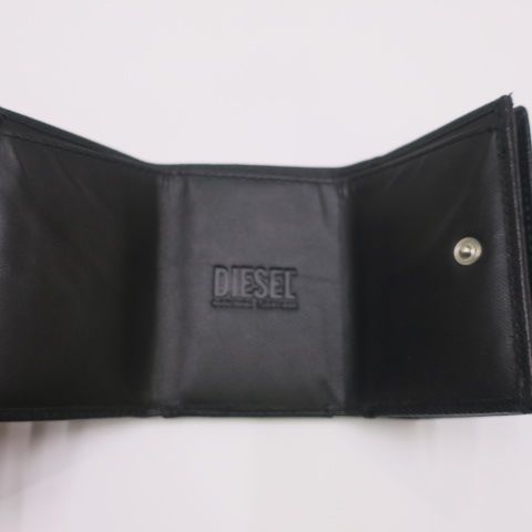 美品】DIESEL ディーゼル 現行モデル メタルロゴ 三つ折り財布