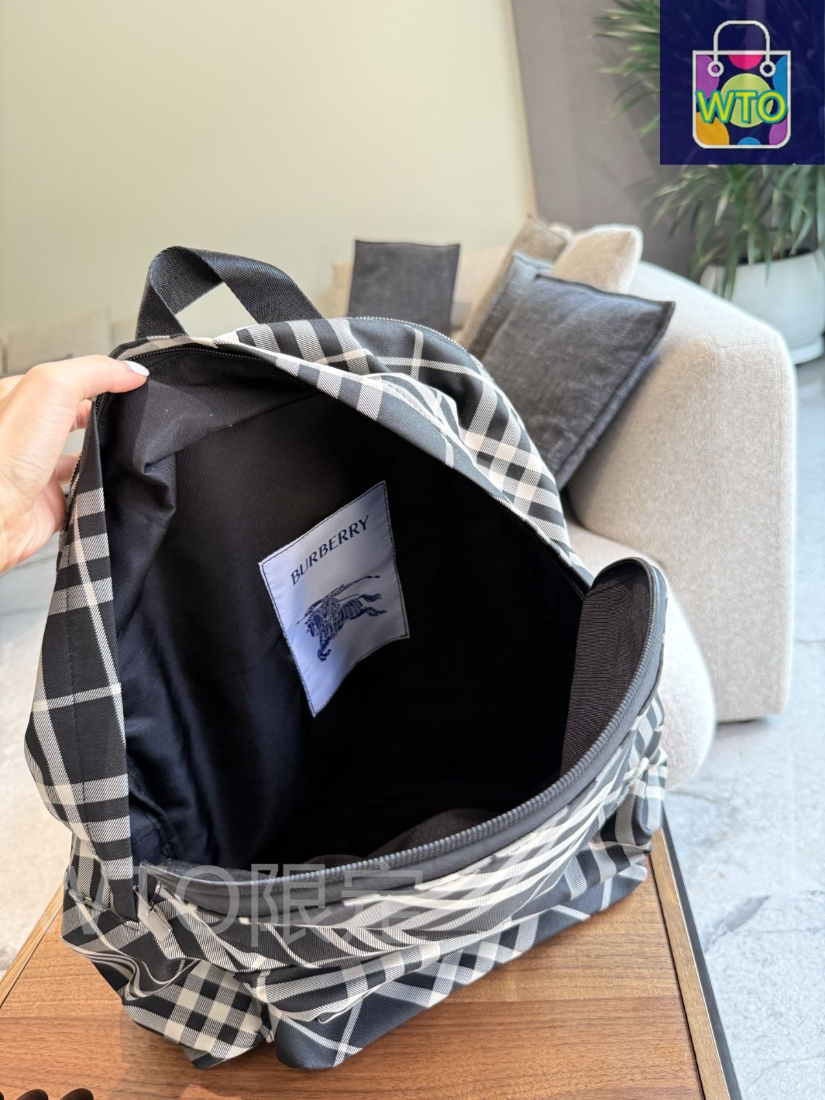 Burberry ロゴパターン バックパック Burberry ロゴパターン バックパック Burberry ロゴパターン