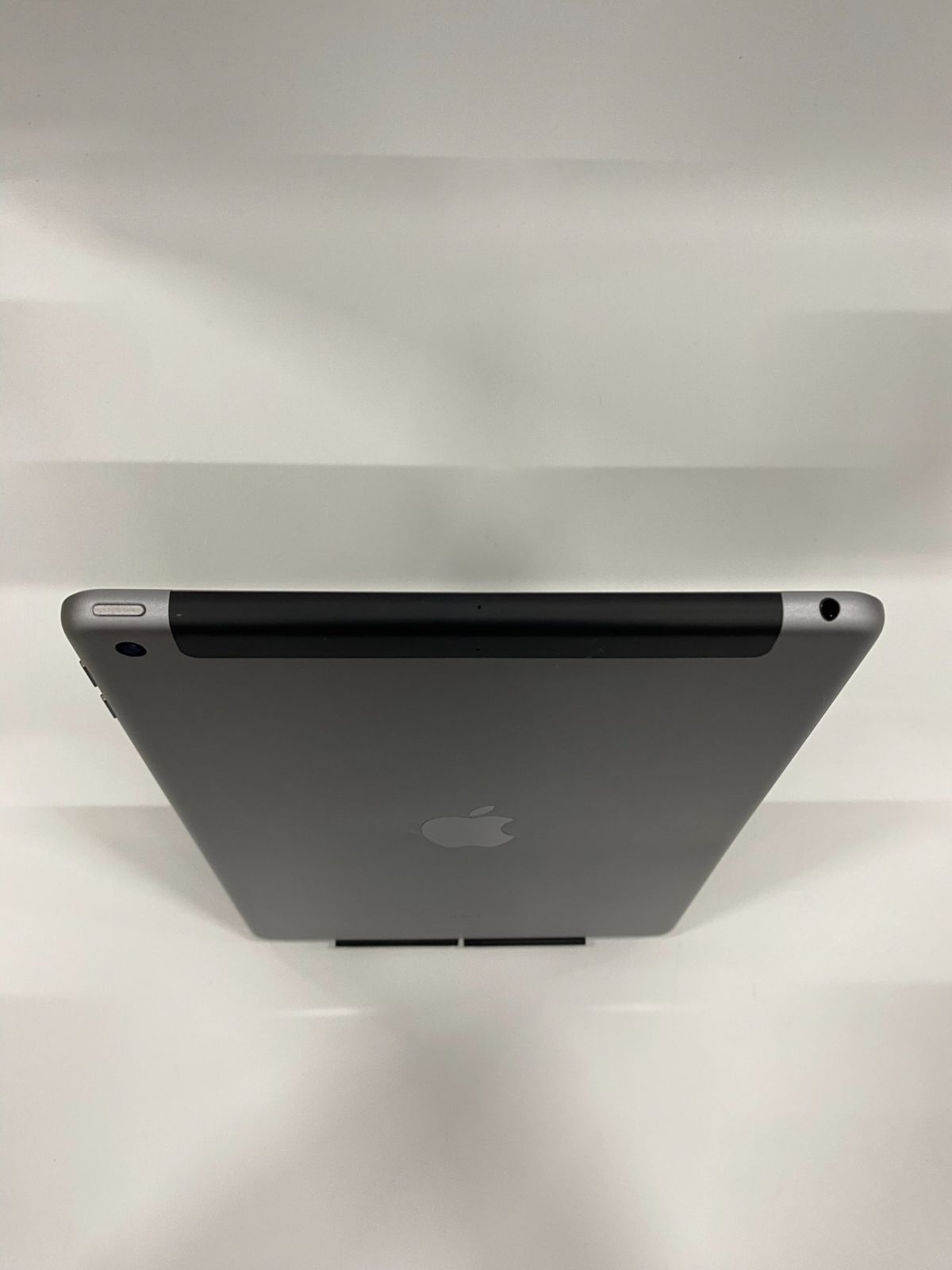 利用文字-!【背面にキズ・へこみ有】iPad 第6世代 Wi-Fi+セルラー