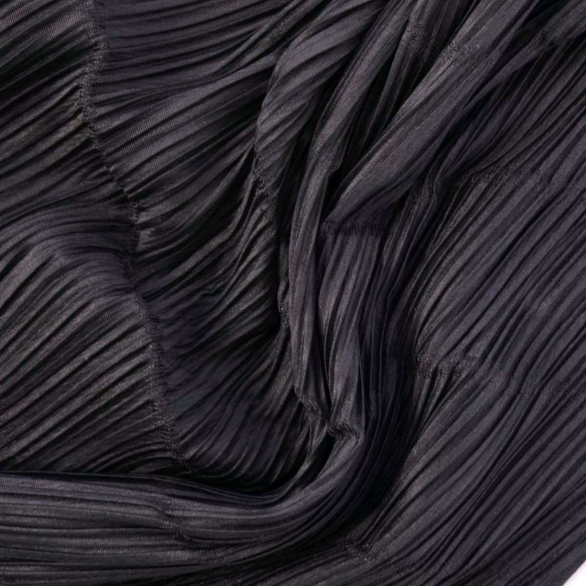 PLEATS PLEASE
