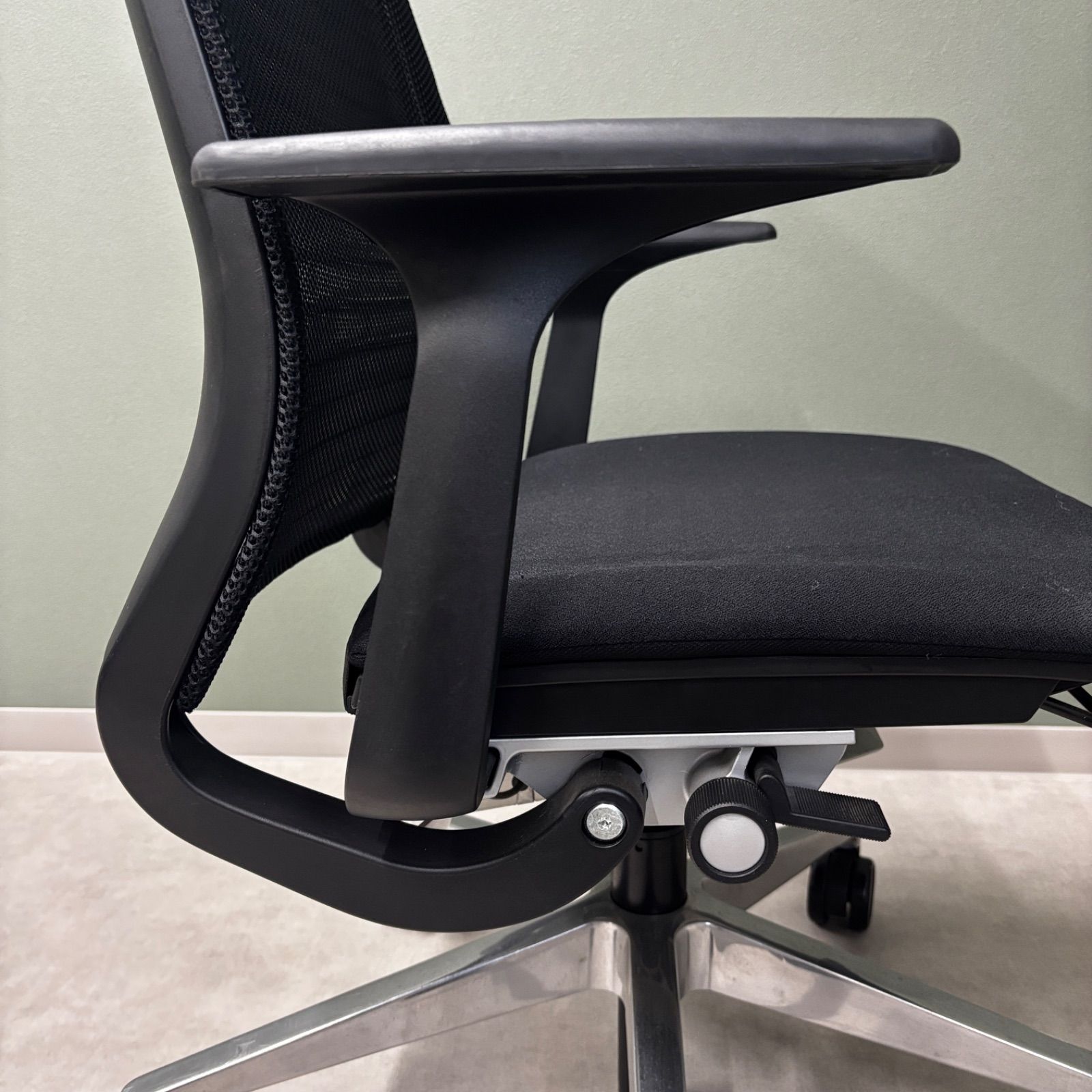 美品・即発送】Steelcase スチールケース Think チェア 高機能オフィス 