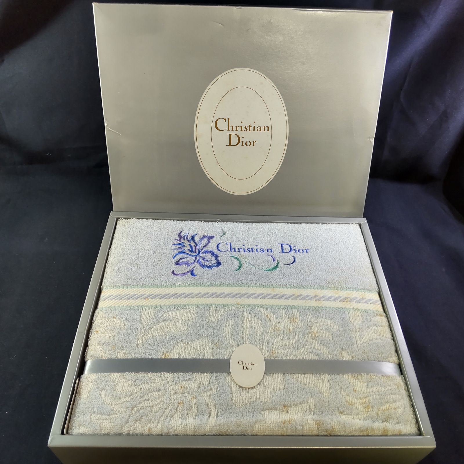 【未使用品】christian dior クリスチャンディオール ブランケット 未使用箱入り】Christian Dior クリスチャンディオールブランケット