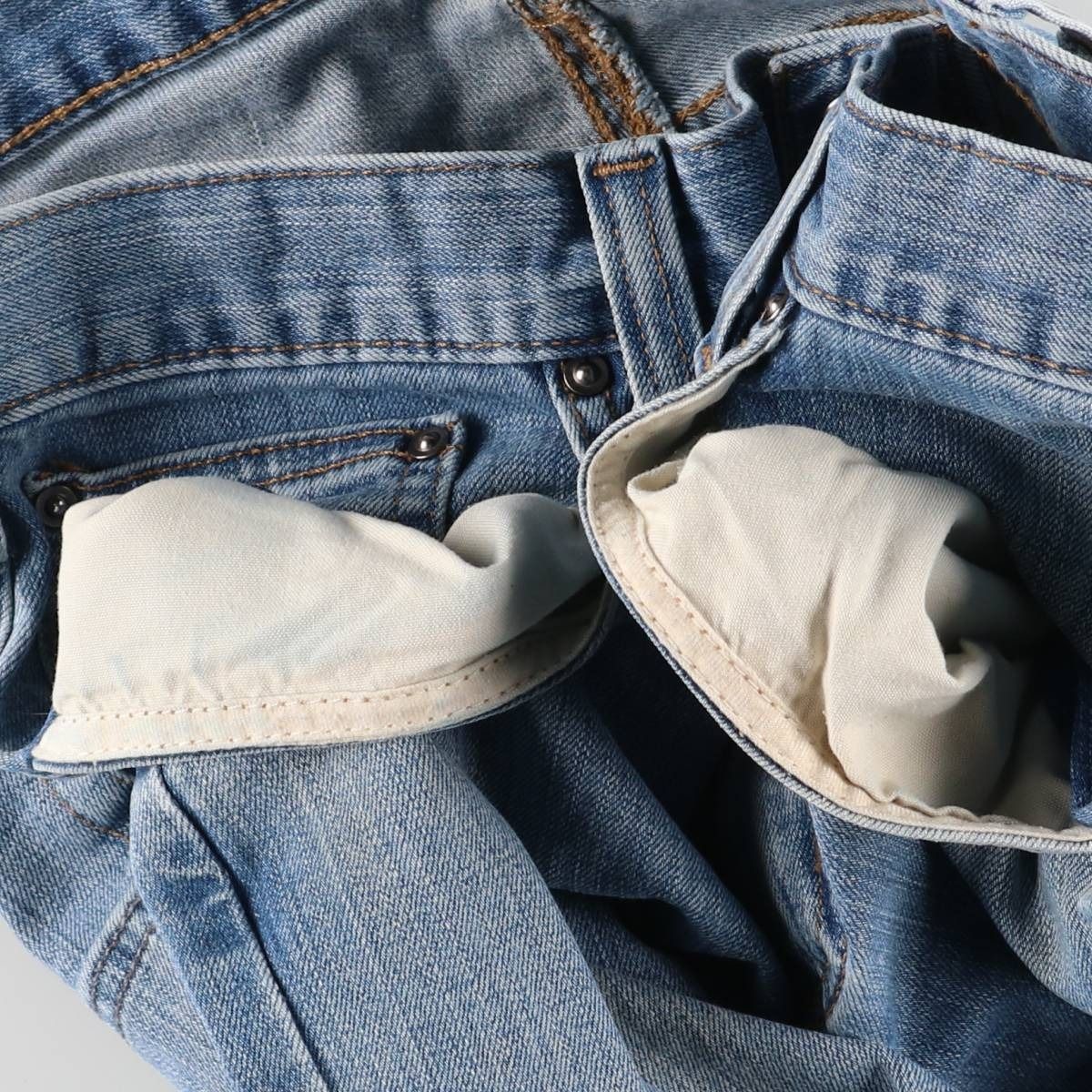 テーパードデニムパンツ