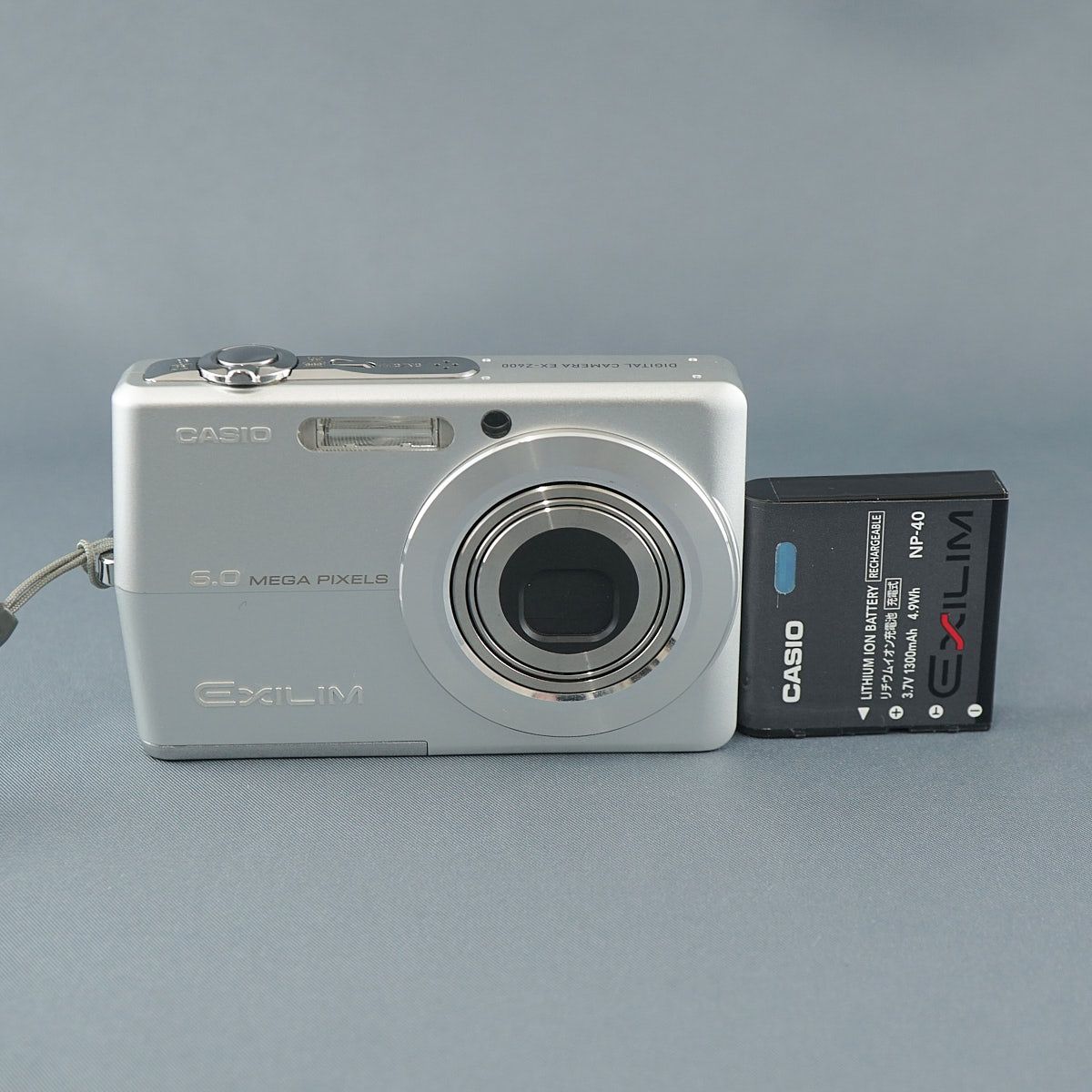 CASIO EXILIM EX-Z600 デジタルカメラ USED美品 本体+バッテリー+専用 