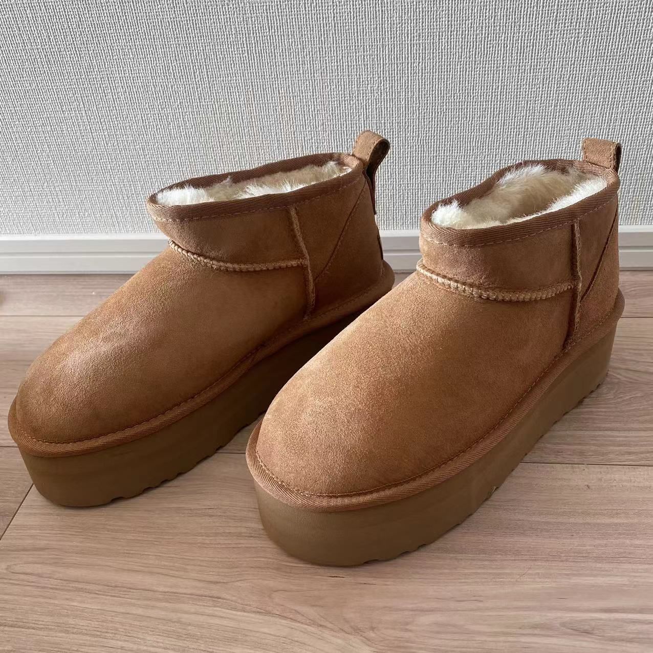 未使用UGG アグ ブーツ クラッシックウルトラ ミニプラットフォーム 箱 