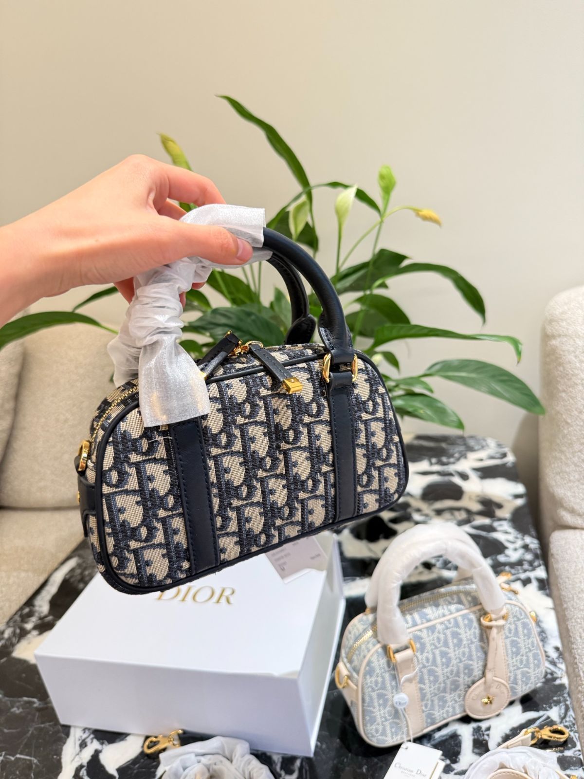 今日特価】DIOR D-Vibe East-West ミニバッグ 2025SS - メルカリ